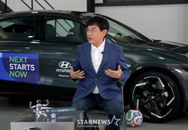 Lee Kyung-gyu and 10 soccer players form Hyundai Motor's World Cup support expedition team