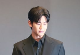 Kim Soo-hyun's lawyer: "Restoring reputation, considering return with caution" [Radio Life]