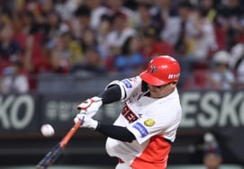 ¡¿Por qué soltó el balón en la parte inferior de la novena entrada con un out y corredor en segunda base?! El error lamentable de Son Seong-bin... KIA vence a Lotte 5-4 y rompe la racha de tres derrotas [Reseña desde Gwangju]