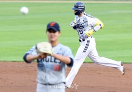 [Photo] Kang Seung-ho, a majestic solo home run