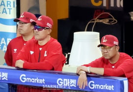 [Photo] 'Landers trailing Kiwoom 2-5'