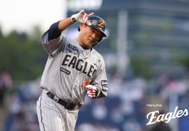 Hanwha Makes a Surprise Move! 'Recently 10 Games, Batting Average of.400' Who Almost Had a Cycle Hit → Leadoff Position Advancement 'Kim Kyung-moon Praises ' [Jamsil On-site]