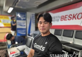 Lotte's Kim Jin-wook, 'Cancellation of Entry into Sangmu' a Masterstroke! ERA 10.00→AG First Priority for Recall, Dramatic Turnaround: "I Always Want to Join the National Team"