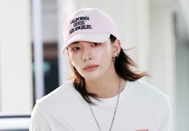 Stray Kids Hyunjin's 'Heart-fluttering Gaze' [★Photo]