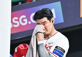 「どうにかして終わらせる」" 13連敗に胃潰瘍まで、キャプテンの号泣 'なんと8回目のサヨナラなのに' なぜそんなに辛かったのか
