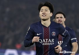 「走りたい」" イ・ガンイン、ついにPSGに移籍要求··· 優勝トロフィーの代わりに「出場時間」を選んだ 「アトレティコ行き、急流」