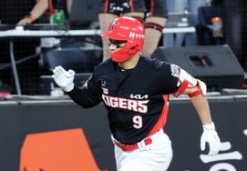 'Explosion of 4 Hits and 2 RBIs in the 1st Division': Lee Do-hyun Called Up to the First Team! Helps Debut of Japan's ShiraKawa After 2 Years [Gwangju Field]