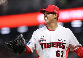 'Velocidad máxima de 152 km/foto=Shirakawa logra victoria tras 657 días + Adellin con cuadrangular con bases llenas; KIA derrota a Lotte 10-0 y cierra serie ganadora [Resumen desde Gwangju]
