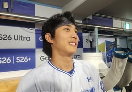 "Lee Jae-hyun descansará uno o dos días por un golpe en la zona lumbar... No es del tipo que finge enfermedad..." Park Jin-man también mostró su pesar