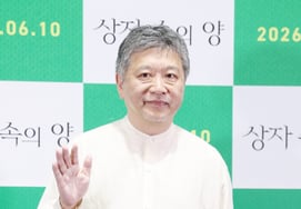 Hirokazu Koreeda trở lại Hàn Quốc sau 1 năm vắng bóng [★Ảnh]