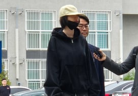 'ナナ自宅侵入'強盗、逮捕当日に投稿作成..「強盗がナイフで刺されたら？」" [スター現場]