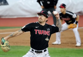 [Chụp ảnh] Wells xuất hiện trong 'For Winning Series'