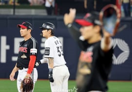 [Foto] 'Jonrón de empate en el final de la 5ª entrada' Kim Min-hyeok