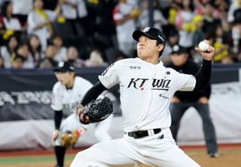 [フォト] 8回表に登板したチョン・ヨンジュ