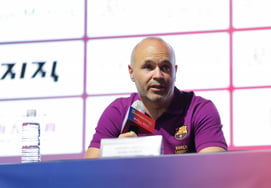 'Barcelona's Heart' Puyol and Iniesta Promise Korean Fans: "Liverpool Was a Major Opponent Even During Their Active Years... We Will Give Our Best Even in a Friendly Match" [Yeouido On-site]