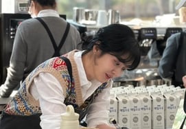 『6歳年下♥』チャン·ナラ、10年間ひそかに支えてきた縁..家族全員で [スター・イシュー]