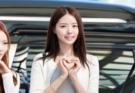 I.O.I's Lim Na-young, radiating "girl charm" [★Photos]