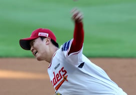 [Photo] 'Moon Yong-ik vs. Starting Pitcher Duel': SSG Kim Geon-woo