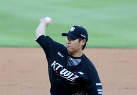 [Foto] 'Brillante actuación' de Moon Yong-ik de KT
