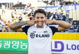 "A debut goal that flashed by in 10 months, now I will take down the evil Cheongju!" Seoul E-Land's Carius shows firm resolve