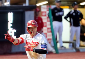 [SSG at once] "Now it's just one run behind!" Choi Ji-hoon hits a solo home run to close the gap