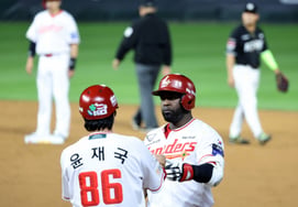 [フォト] '5回裏1点追加' エレディア