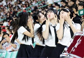 [Foto] «Ponche, gracias» — las animadoras de SSG cantan la canción de la eliminación