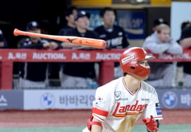 [Foto] ¿No está preocupado por el 1-0? Choi Ji-hoon, quien conectó un jonrón solitario en el final de la octava entrada