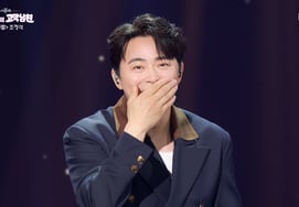 Cho Jung-seok, Affectionate Husband Certified: "♥Meeting Gummy Made My Once-Ordinary Life Better" [The Seasons][Byeolbyeol TV]