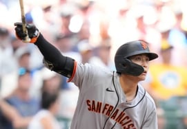 'Big hit' Lee Jung-hoo shatters another MLB personal record! And it was a double, 'truly amazing' — 13-game consecutive hit streak continues as SF secures a massive 18-3 victory; Chapman delivers 8 RBI performance