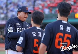 "Si eres receptor, eso hay que atraparlo": la mordaz broma de Ryu Hyun-jin que borró la mala suerte de un error y se convirtió en el 'ace' con 7 victorias
