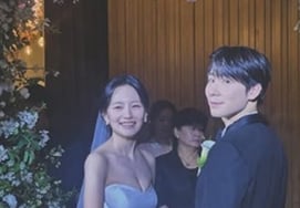 Kwak Min-jeong asiste a la boda de Lee Jun-woo, «ex patinador artístico», y Baek Eun-hye: «Felicidades, mi querido Jun-hyung»