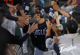 'Without a RBI champion,' No. 4 Noh Si-hwan returns with an 8th-inning tying hit and a 9th-inning go-ahead two-run homer in a 'RBI show'... "We didn't give up and stayed focused until the end" [Busan]