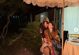 『セブン♥』イ·ダヘ、シム·ジンファ夫妻と妊娠祝賀パーティー..「ヘブンイモサン」感激