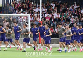 [Photo] Son Heung-min 'Racing to the lead while hearing fan cheers'