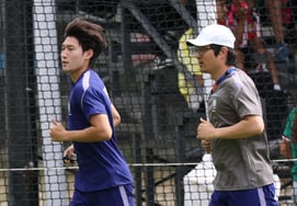 [フォト] ペ・ジュンホ「足首の怪我から回復中」