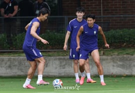 [Chụp ảnh] Son Heung Min 'Bắt Jo Kyu Sung'