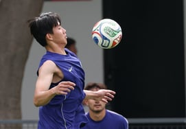 [Chụp ảnh] "Lee Han Bum: Vũ khí của trái tim cũng tuyệt vời."