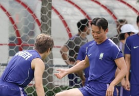 [Chụp ảnh] Oh Hyun Gyu, Lee Kang In Cross đang chờ đợi~