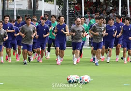 [Foto] Lee Jae-sung 'domina su primer partido'