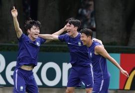 [フォト] ソン・フンミンとファン・インボム「私たちのチームが勝った」'