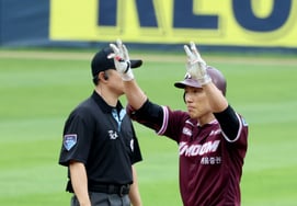 'Jensen Huang's pitch and Doosan Chairman's at-bat were in vain': Kiwoom halts Doosan's five-game winning streak, escaping four-game losing skid! Benjamin collapses in 3 innings, allowing 4 runs [Jamsil On-Site Review]
