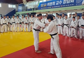 Команда KRA по дзюдо делится талантами в средней и старшей школе Догэ