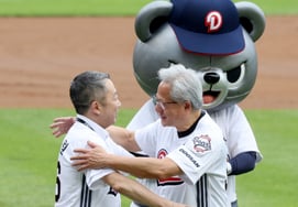 [Một lần thôi] Hwang (Nvidia) thử thách ca khúc Seungyo của Doosan Bears trong 'Sleep Talking' giống như một phòng fan meeting