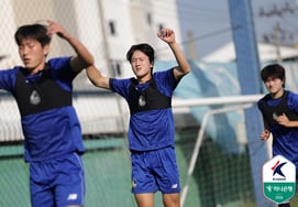 'First start in three months' rookie Kim Hyun-woo: Coach Kim Do-gyun's reason, "He is young, but we need a bold left-footed player" [Mokdong]