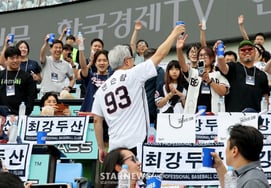 [Photo] 'Cheer Korea!' 'One shot!'