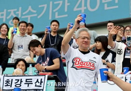 [Photo] "Beer is Korean beer!" Jensen Huang