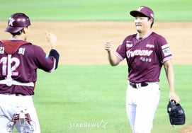 [フォト] '4連敗から脱出したヒーローズ' 4-1のリードを守ったウォン・ジョンヒョン