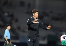 'Derrota por remontada en Cheongju, Chungbuk': el entrenador Kim Do-gyun, una dura lección: "¿Ascenso? Pensé hasta si debo seguir como entrenador" [Desde Mokdong]