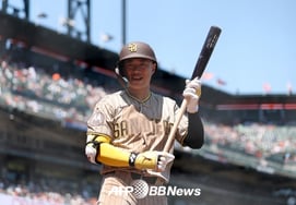 'Oops' — After a strong multi-hit performance the day before, Song Seong-mun is sidelined just one day later... SD suffers a painful 3-7 loss to the Mets